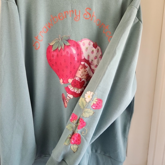 Strawberry Shortcake Crewneck Sweatshirt Size Medium Sage Green - Picture 4 of 7